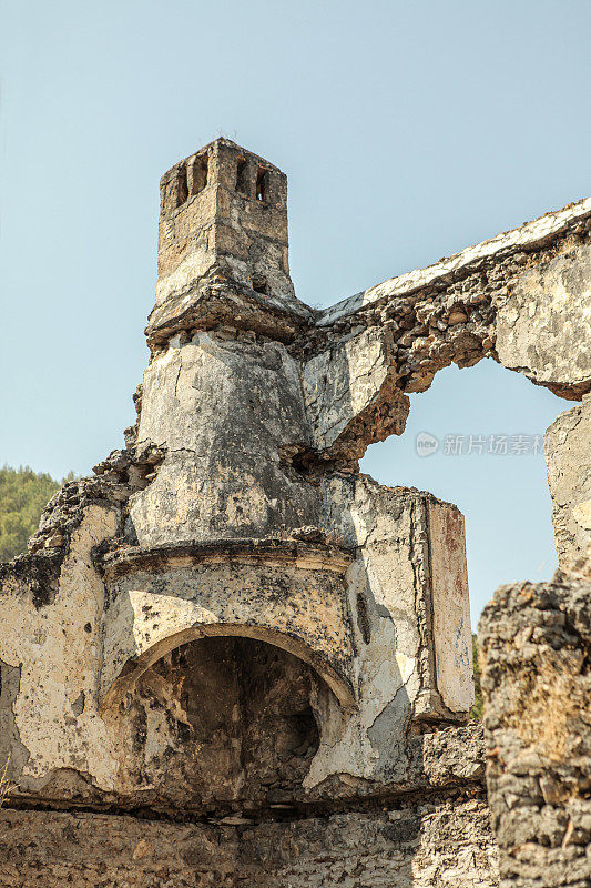 废弃的"Kayakoy"教堂，土耳其费提耶鬼城。
